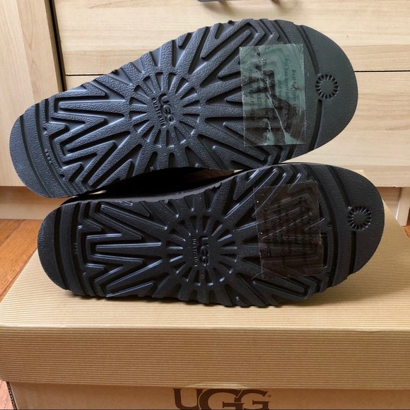 UGG Bailey Button Chocolate Winter Snow Boots - Picture 7 of 10